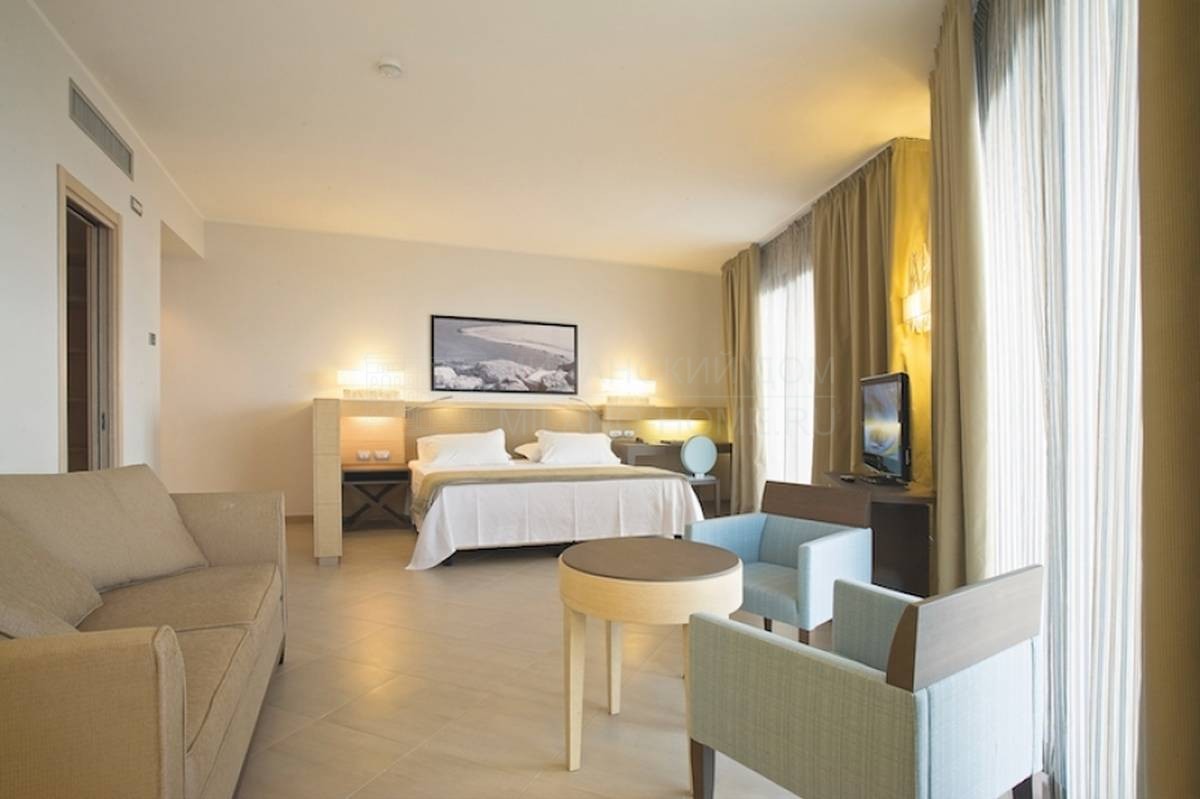 Кровать с деревянным изголовьем Hotel Capovaticano Resort из Италии фабрики SELVA