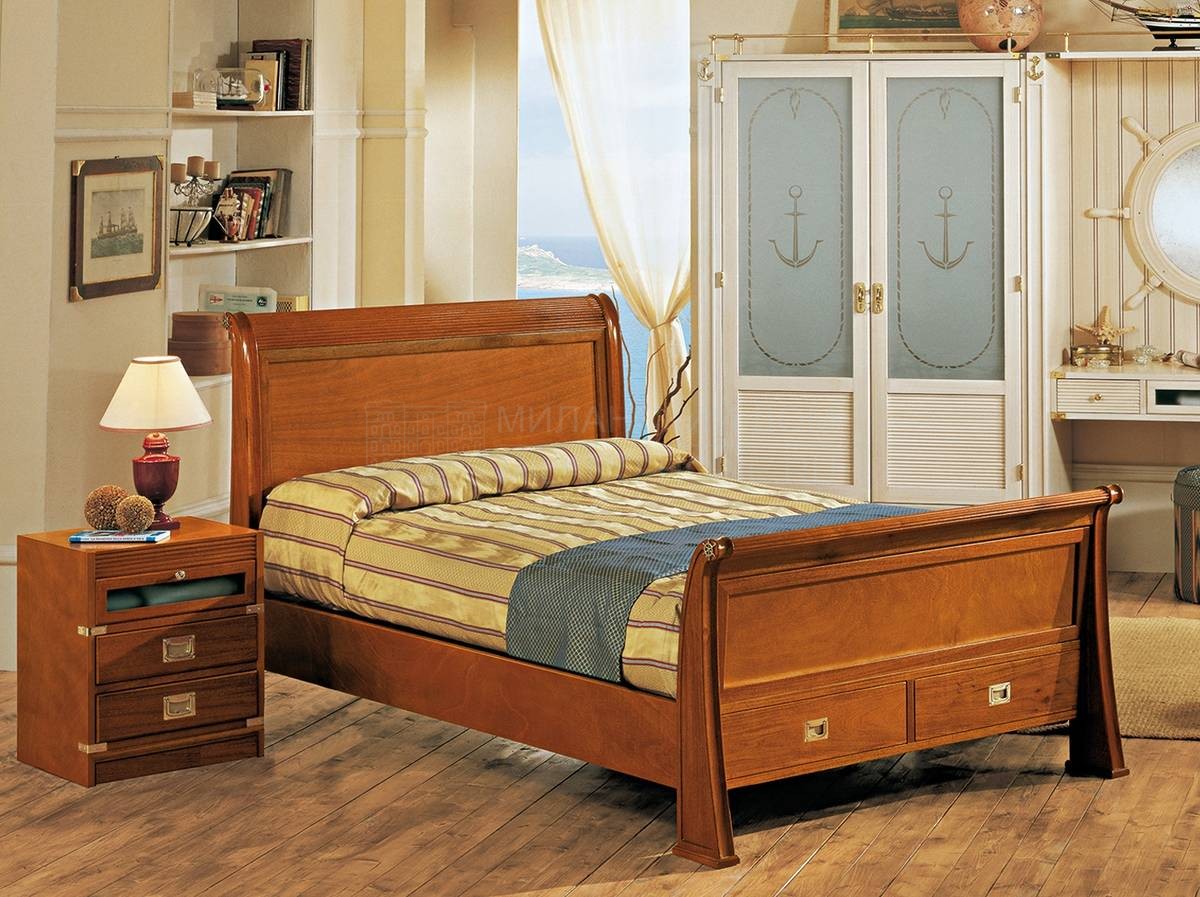 Кровать с деревянным изголовьем Sleigh/530 из Италии фабрики CAROTI
