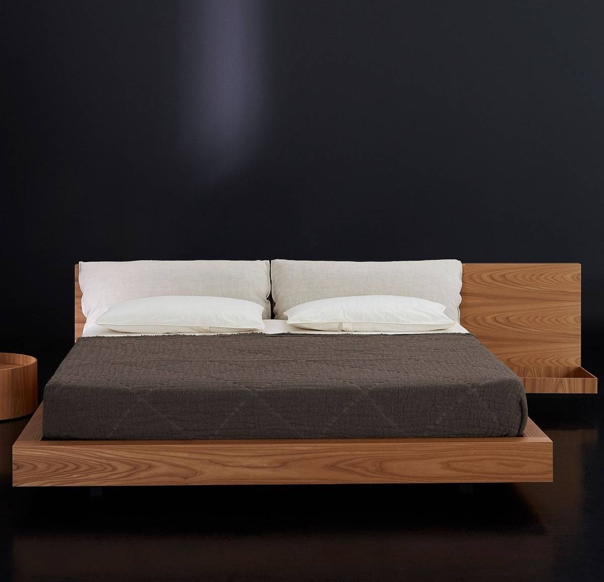 Кровать с деревянным изголовьем Tiako из Италии фабрики PORRO